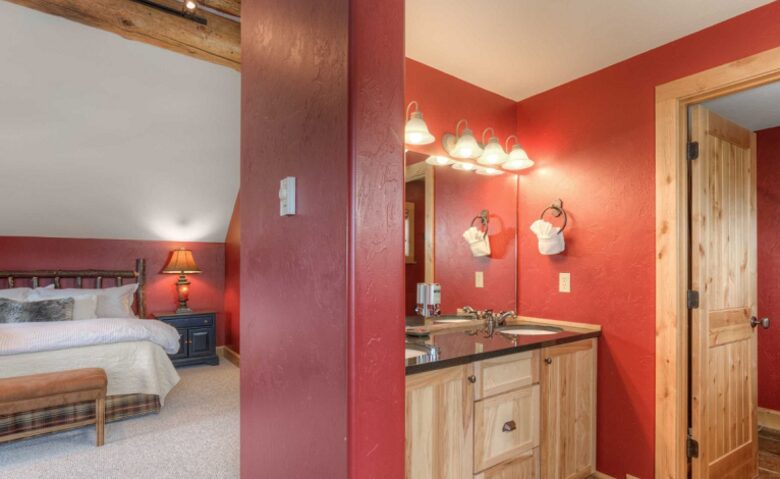 Mountainside Ski-in/Ski-out Luxury Cabin - Big Sky, Montana