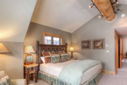 Mountainside Ski-in/Ski-out Luxury Cabin - Big Sky, Montana