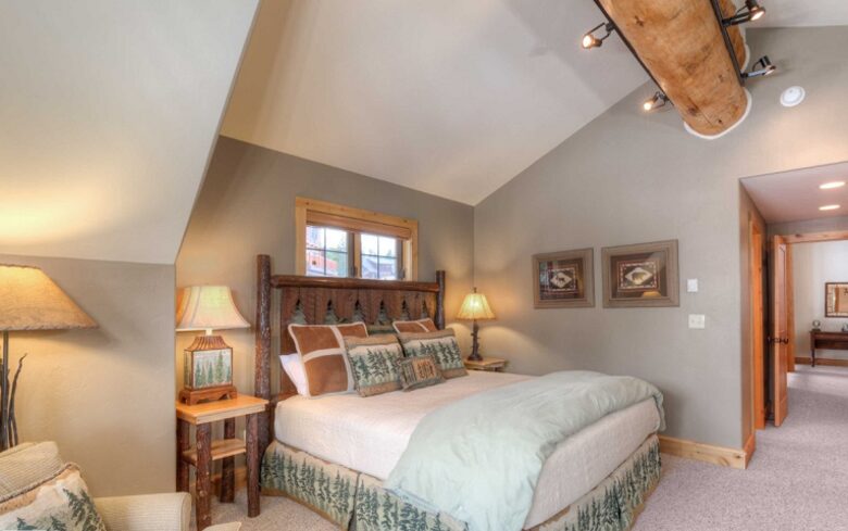 Mountainside Ski-in/Ski-out Luxury Cabin - Big Sky, Montana