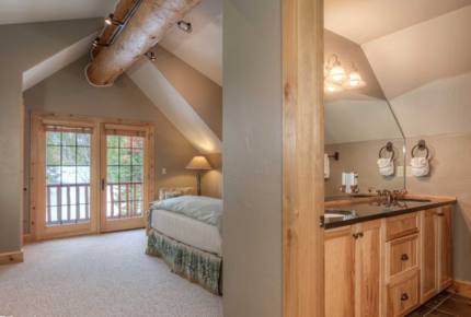 Mountainside Ski-in/Ski-out Luxury Cabin - Big Sky, Montana