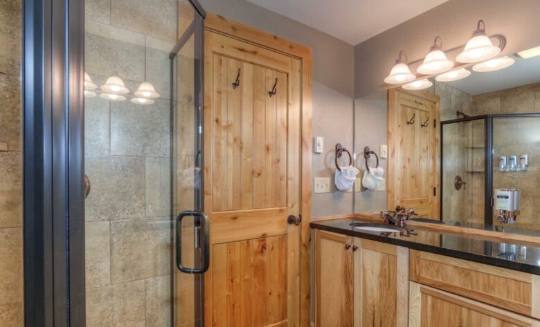 Mountainside Ski-in/Ski-out Luxury Cabin - Big Sky, Montana