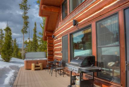 Mountainside Ski-in/Ski-out Luxury Cabin - Big Sky, Montana