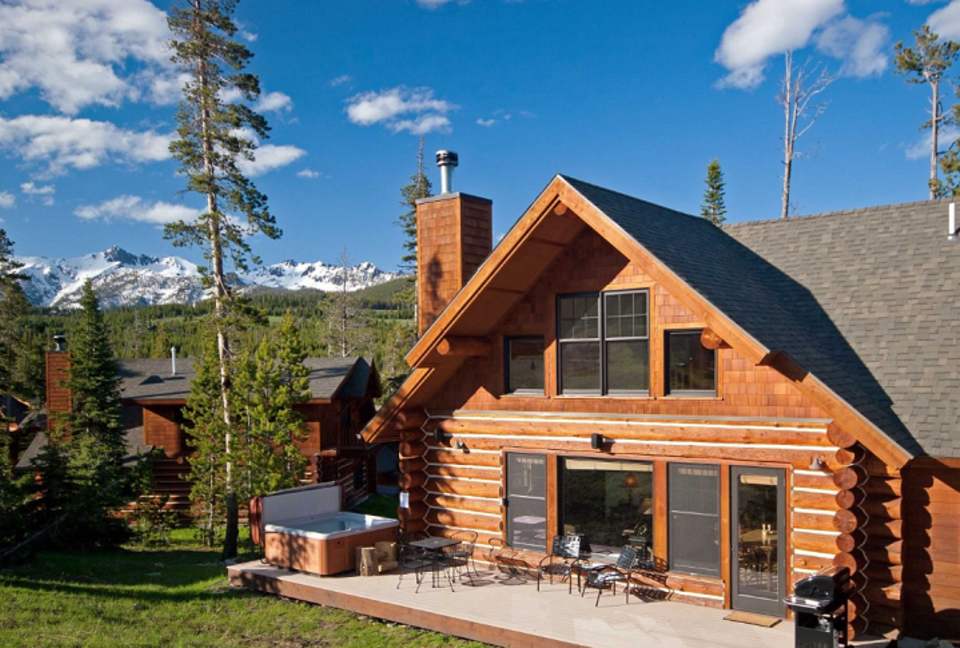 Mountainside Ski-in/Ski-out Luxury Cabin - Big Sky, Montana