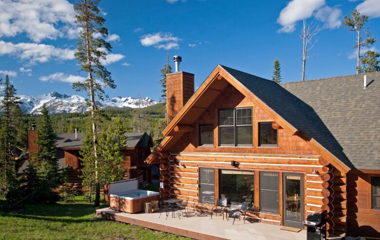 Mountainside Ski-in/Ski-out Luxury Cabin - Big Sky, Montana