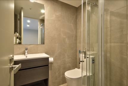 Luxury on the Lake - Queenstown, New Zealand