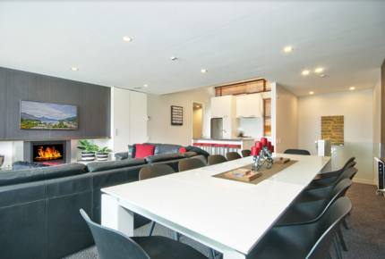 Luxury on the Lake - Queenstown, New Zealand