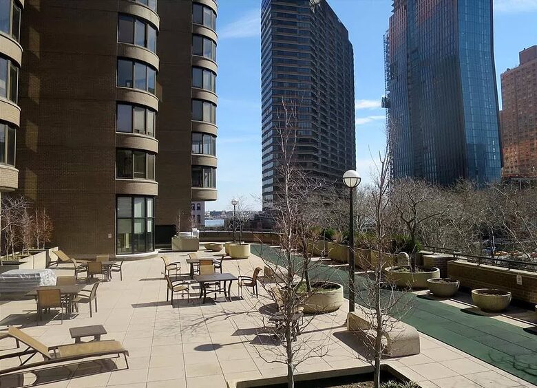 Manhattan High Rise Skyline Views - New York, New York