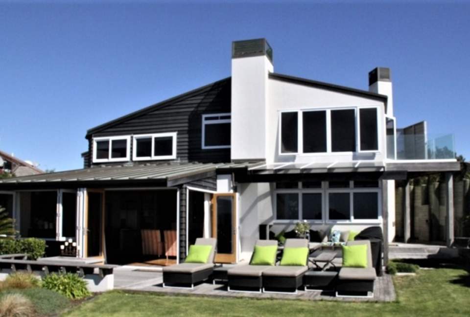 Mount Maunganui Beachfront Home - Tauranga, New Zealand