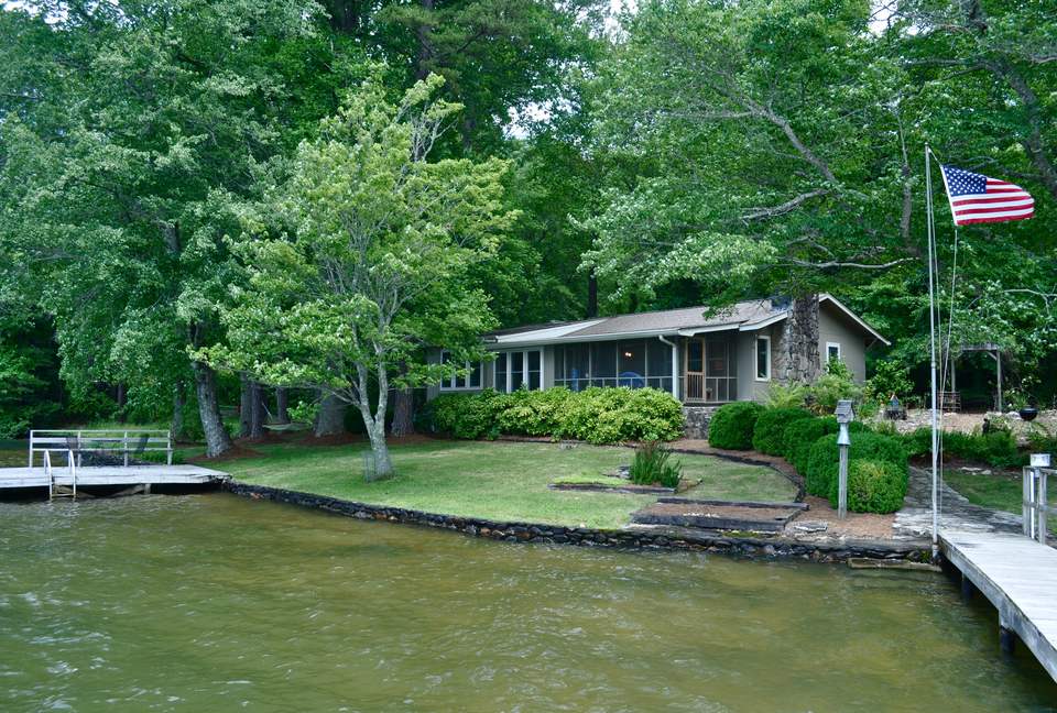 Lake Burton Hideaway - Clarksville, Georgia
