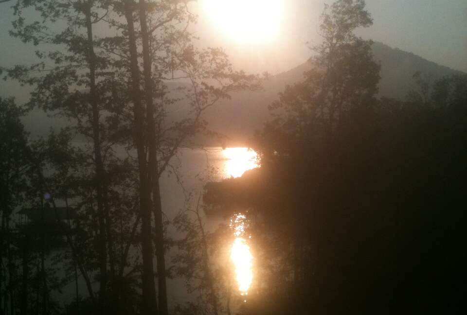 Lake Burton Hideaway - Clarksville, Georgia