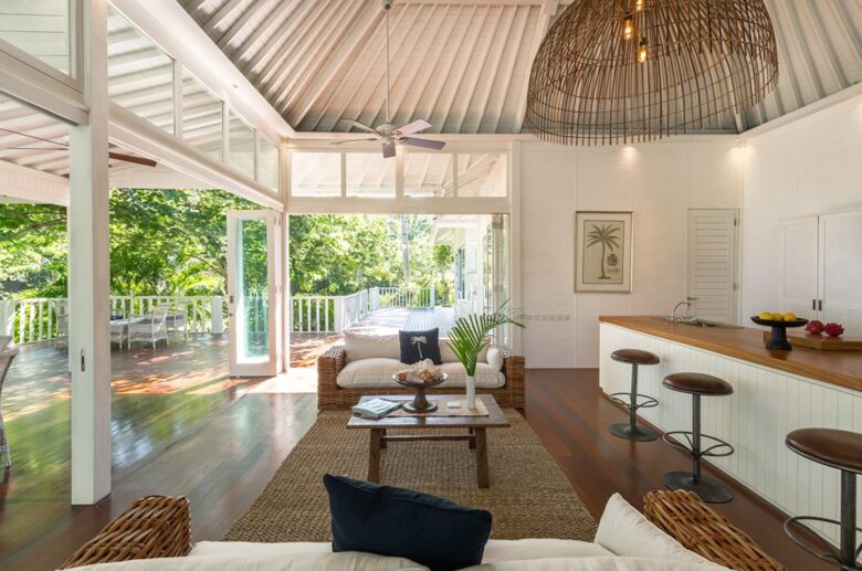 Fully Staffed Oceanfront Beach Estate - Nusa Lembongan, Indonesia