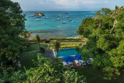 Fully Staffed Oceanfront Beach Estate - Nusa Lembongan, Indonesia