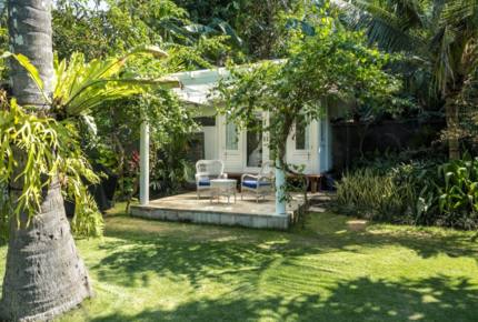 Fully Staffed Oceanfront Beach Estate - Nusa Lembongan, Indonesia