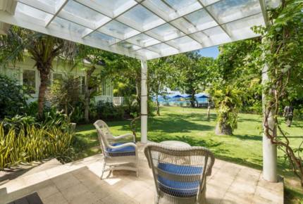 Fully Staffed Oceanfront Beach Estate - Nusa Lembongan, Indonesia