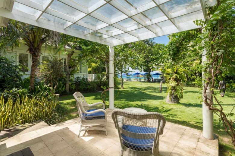 Fully Staffed Oceanfront Beach Estate - Nusa Lembongan, Indonesia