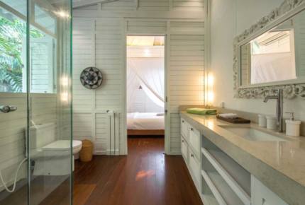 Fully Staffed Oceanfront Beach Estate - Nusa Lembongan, Indonesia