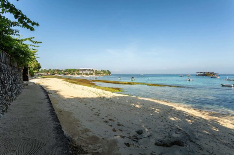 Fully Staffed Oceanfront Beach Estate - Nusa Lembongan, Indonesia
