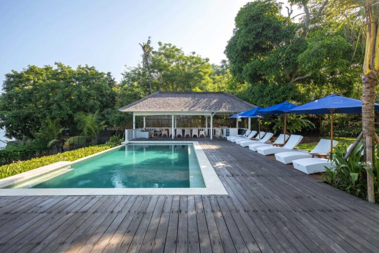 Fully Staffed Oceanfront Beach Estate - Nusa Lembongan, Indonesia