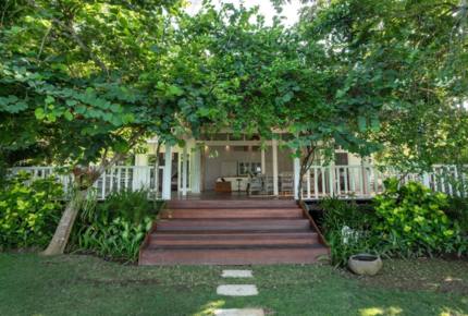 Fully Staffed Oceanfront Beach Estate - Nusa Lembongan, Indonesia