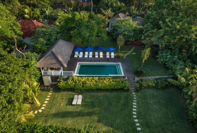 Fully Staffed Oceanfront Beach Estate - Nusa Lembongan, Indonesia