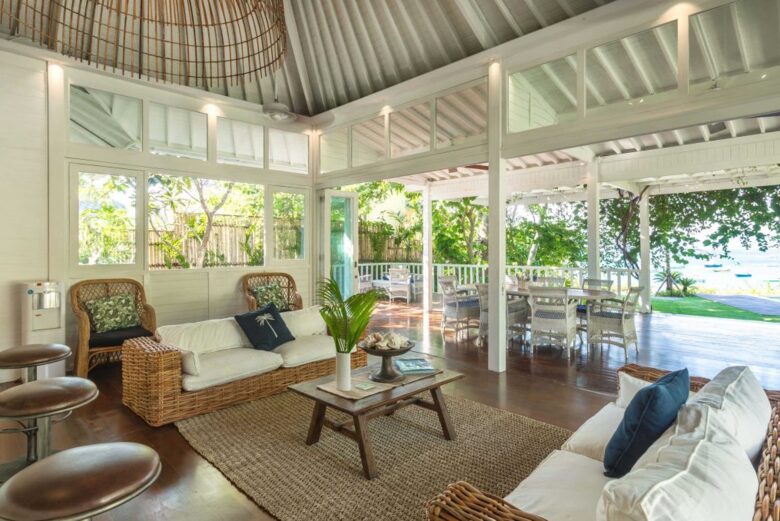 Fully Staffed Oceanfront Beach Estate - Nusa Lembongan, Indonesia