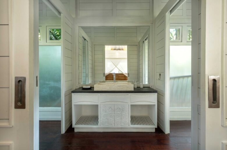 Fully Staffed Oceanfront Beach Estate - Nusa Lembongan, Indonesia