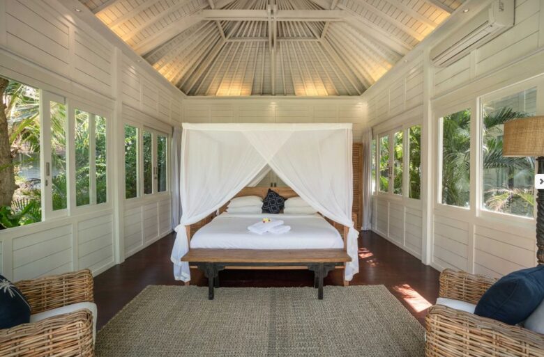 Fully Staffed Oceanfront Beach Estate - Nusa Lembongan, Indonesia