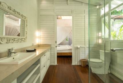 Fully Staffed Oceanfront Beach Estate - Nusa Lembongan, Indonesia