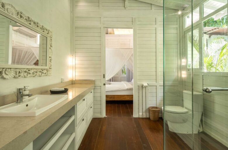 Fully Staffed Oceanfront Beach Estate - Nusa Lembongan, Indonesia