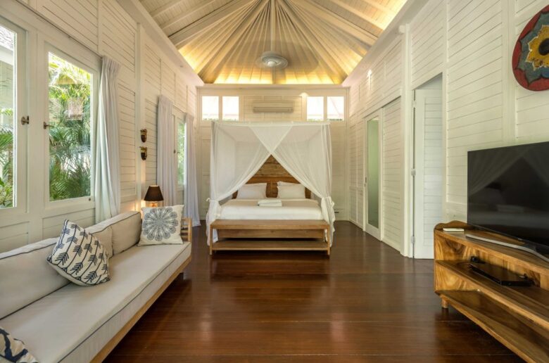 Fully Staffed Oceanfront Beach Estate - Nusa Lembongan, Indonesia