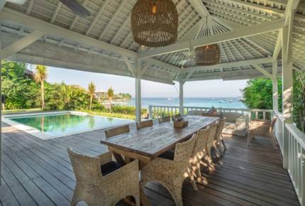 Fully Staffed Oceanfront Beach Estate - Nusa Lembongan, Indonesia