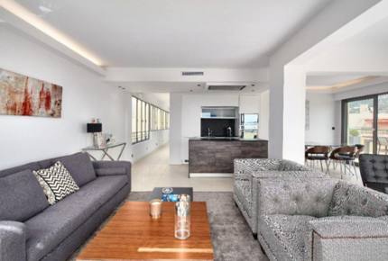 Croisette Penthouse - Cannes, France