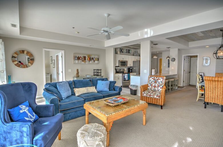 Lake of the Ozarks Waterfront Retreat - Lake Ozark, Missouri