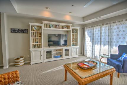 Lake of the Ozarks Waterfront Retreat - Lake Ozark, Missouri