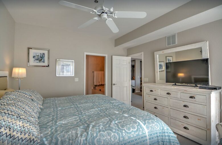 Lake of the Ozarks Waterfront Retreat - Lake Ozark, Missouri