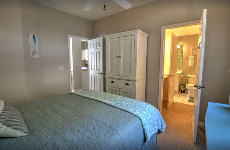 Lake of the Ozarks Waterfront Retreat - Lake Ozark, Missouri