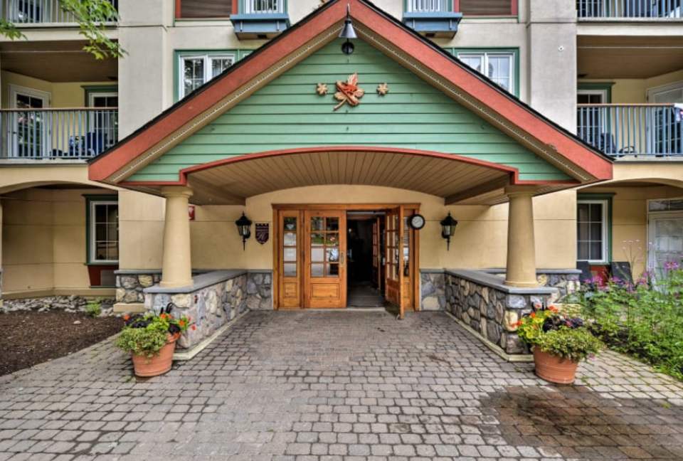 Ski In Ski Out Luxury Lodge Studio - Mont-Tremblant, Canada