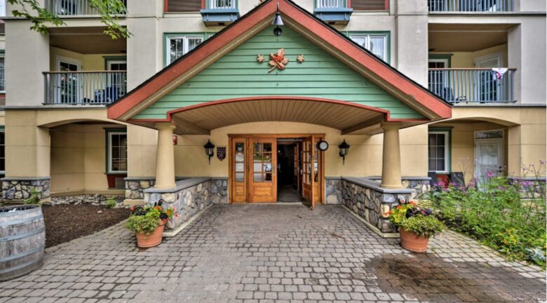 Ski In Ski Out Luxury Lodge Studio - Mont-Tremblant, Canada