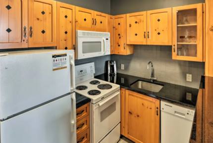 Ski In Ski Out Luxury Lodge Studio - Mont-Tremblant, Canada