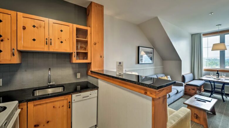 Ski In Ski Out Luxury Lodge Studio - Mont-Tremblant, Canada