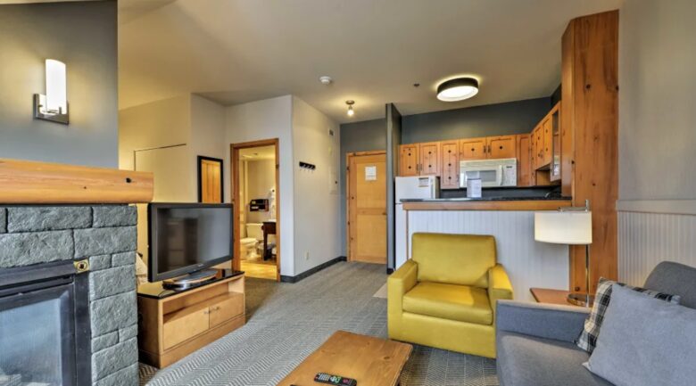 Ski In Ski Out Luxury Lodge Studio - Mont-Tremblant, Canada