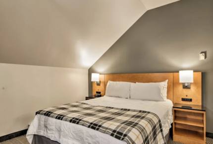 Ski In Ski Out Luxury Lodge Studio - Mont-Tremblant, Canada