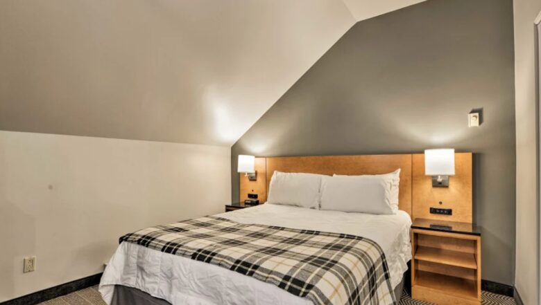 Ski In Ski Out Luxury Lodge Studio - Mont-Tremblant, Canada