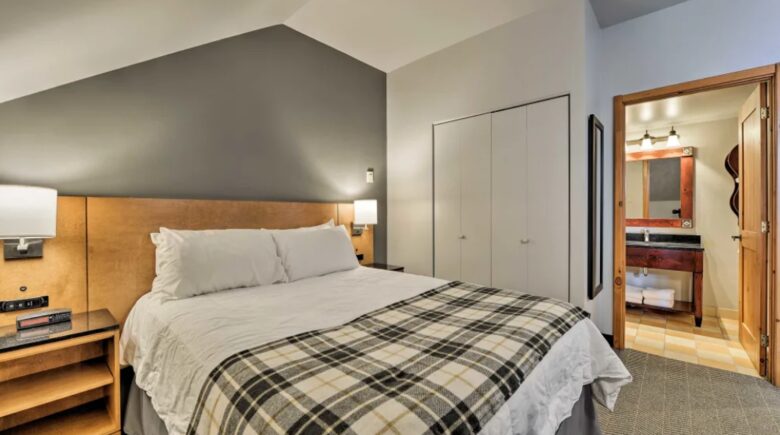 Ski In Ski Out Luxury Lodge Studio - Mont-Tremblant, Canada