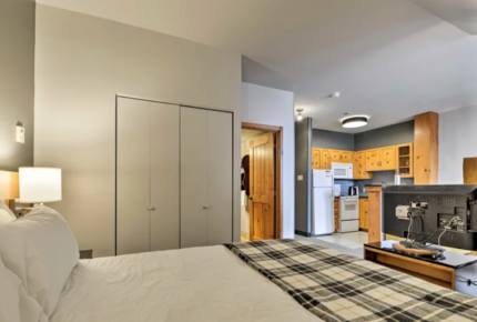 Ski In Ski Out Luxury Lodge Studio - Mont-Tremblant, Canada