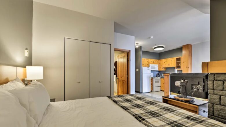 Ski In Ski Out Luxury Lodge Studio - Mont-Tremblant, Canada