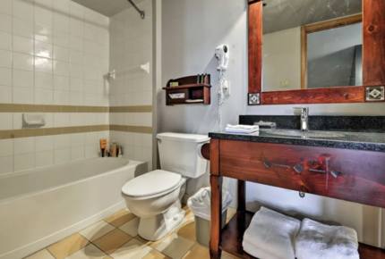 Ski In Ski Out Luxury Lodge Studio - Mont-Tremblant, Canada