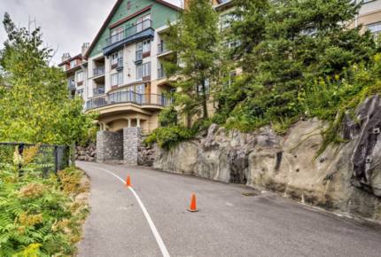 Ski In Ski Out Luxury Lodge Studio - Mont-Tremblant, Canada
