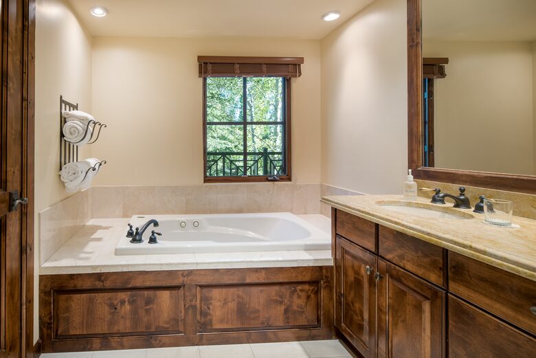 Les Saisons - 2 bedroom - Ketchum, Idaho