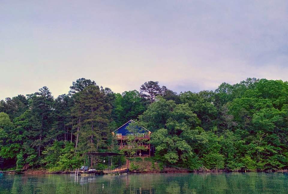 Water's Edge Lake House - Gainesville, Georgia